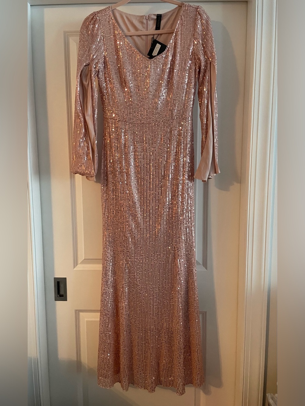 Elegant Rose Pink Sequin Long-Sleeve Evening Dress
